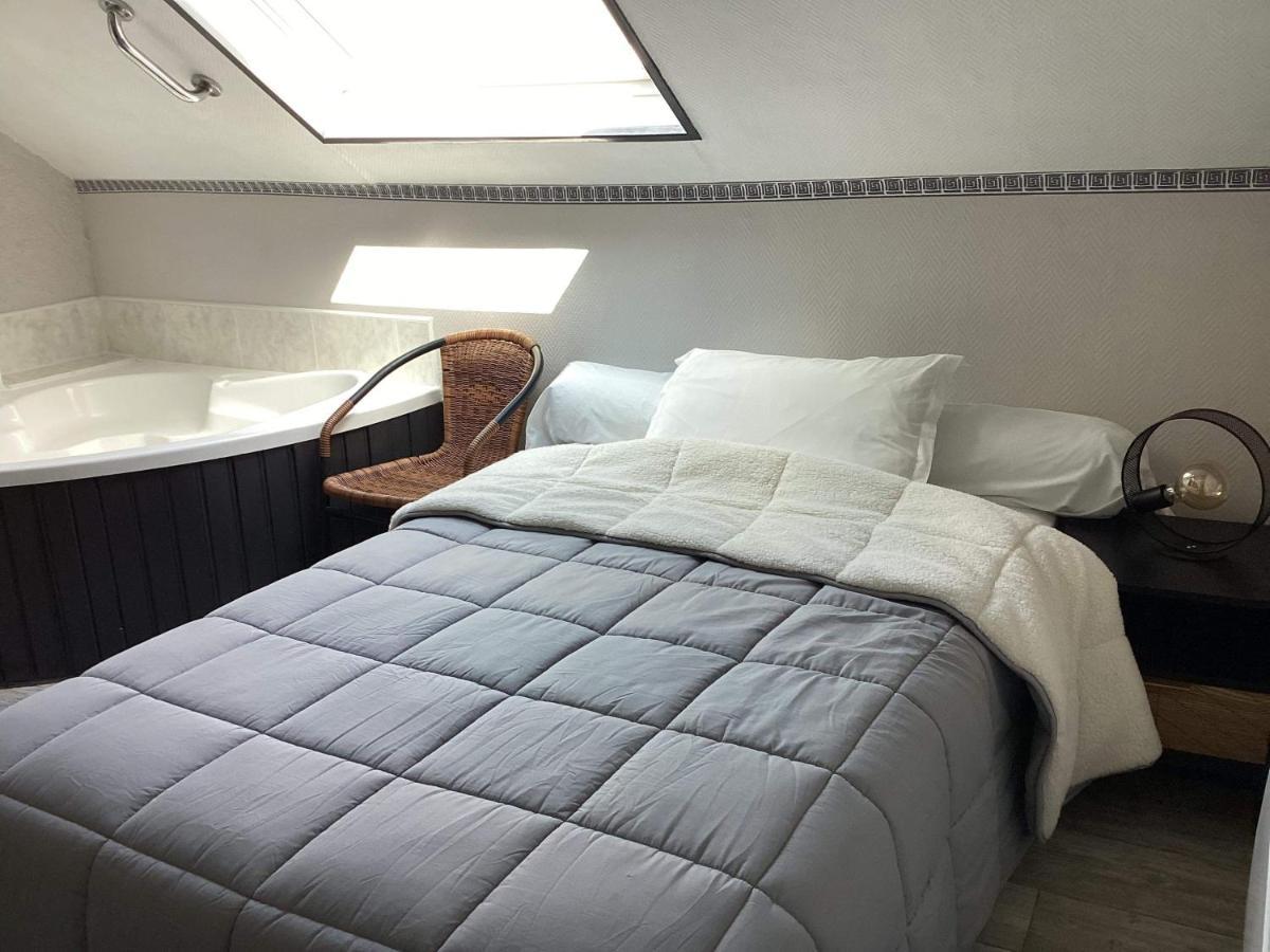 Auberge De La Voute Chooz Екстериор снимка